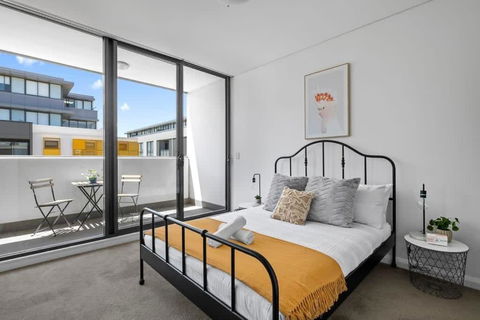 NEW 3BR Apt In Kingsgrove Sleeps 7 - Accommodation Perth 0