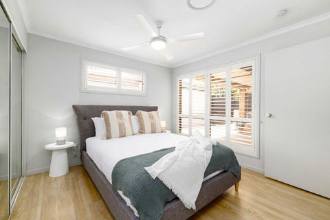 NEW 3BR Serene Creekside Retreat In Helensvale - Accommodation Perth 1