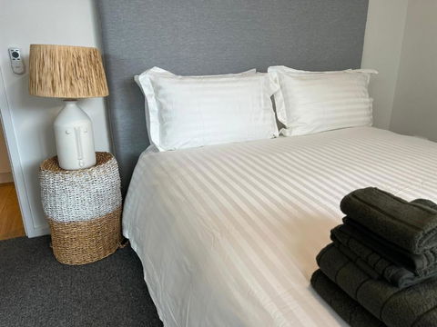 NEW BOUTIQUE 1bd Apt - Accommodation Perth 3