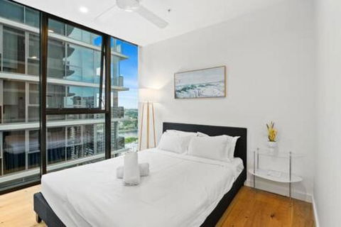 NEW Centrally Located High Level Studio Apartment - Accommodation Perth 3