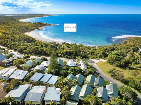 NEW Luxury Angourie Villa! Dream Location, WiFi ++ - Accommodation Perth 1