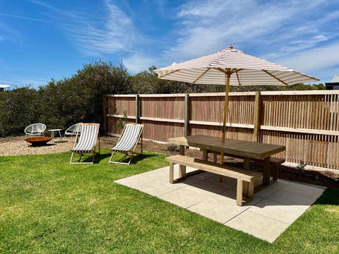 NEW Magpie Sands - 3 Bedroom Home - Downstairs Only, 1 Min Walk To Aldinga Beach - Accommodation Perth 3