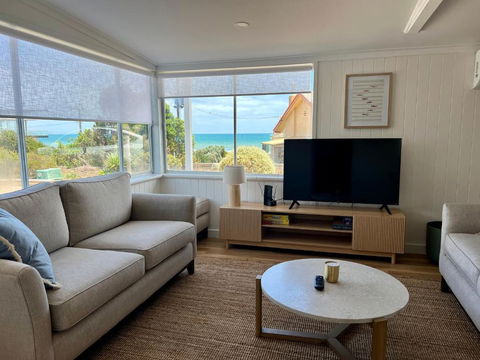 NEW Magpie Sands - 3 Bedroom Home - Downstairs Only, 1 Min Walk To Aldinga Beach - Accommodation Perth 2