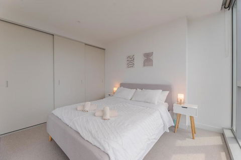 NEW Top Floor L70 CBD Luxury Apt - Accommodation Perth 2