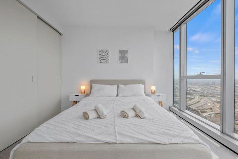 NEW Top Floor L70 CBD Luxury Apt - Accommodation Perth 1