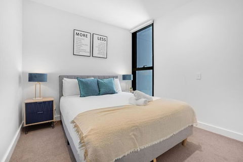 NEW Waterfront Living With Sublime Views 2B1B - Accommodation Perth 3
