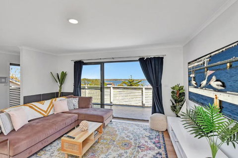 New Property Seabreeze Bungalow - Lakeview Sunset Delight At Sunshine On Lake Macquarie - Accommodation Perth 2