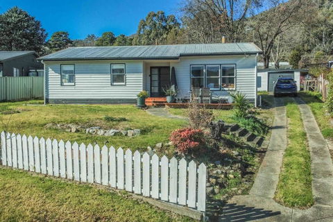 Mount Beauty 3BR Home - Accommodation Perth 0