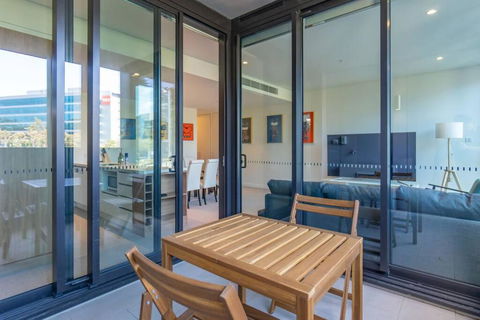 Next To Station Family & Friend Free Parking - Perth Resorts 1