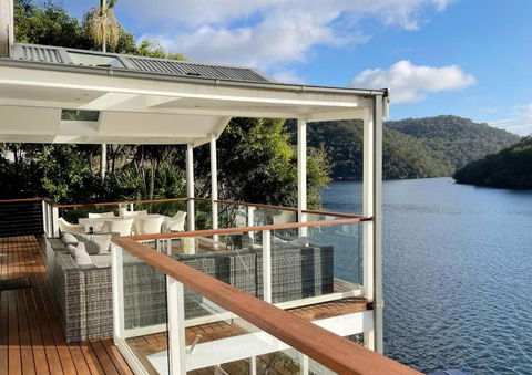 NINE At Berowra Waters, Luxury Waterfront With Hot Tub - Accommodation Perth 0