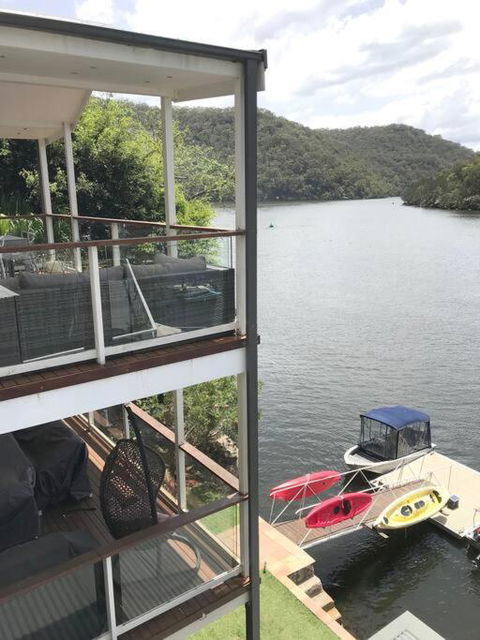 NINE At Berowra Waters, Luxury Waterfront With Hot Tub - Accommodation Perth 3