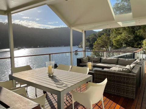 NINE At Berowra Waters, Luxury Waterfront With Hot Tub - Accommodation Perth 1