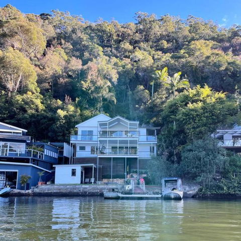 NINE At Berowra Waters, Luxury Waterfront With Hot Tub - Accommodation Perth 2