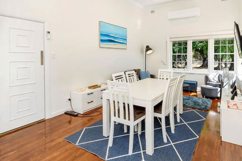 Normanville, Large Historic Three Bedroom Home - Perth Resorts 3