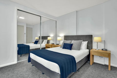North Sydney Large Two Bedroom MIL2252402 - Accommodation Perth 2