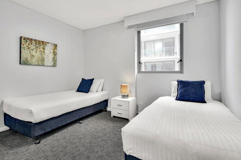 North Sydney Large Two Bedroom MIL2252402 - Accommodation Perth 3
