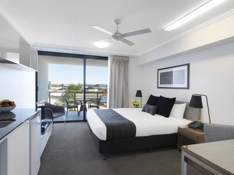 Oaks Mackay Carlyle Suites - Accommodation Perth 1