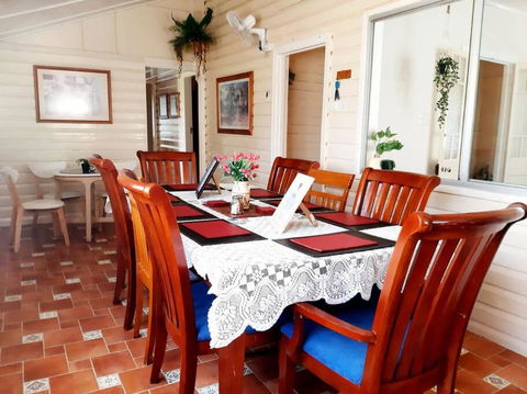 Oakwood House - Entire House Rental - 5 Bedrooms With Netflix And WiFi - Accommodation Perth 2