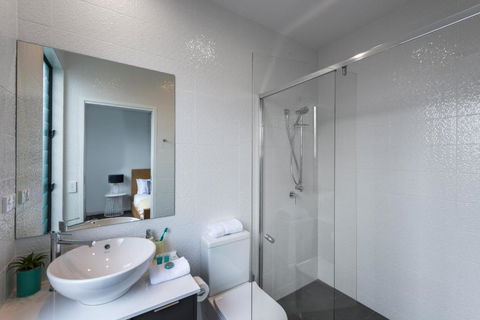 Oxford Steps - Executive 2BR Bulimba Apartment Across From The Park On Oxford St - Perth Resorts 2