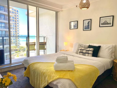 Ocean View 2BR Main Beach Getaway - Perth Resorts 1