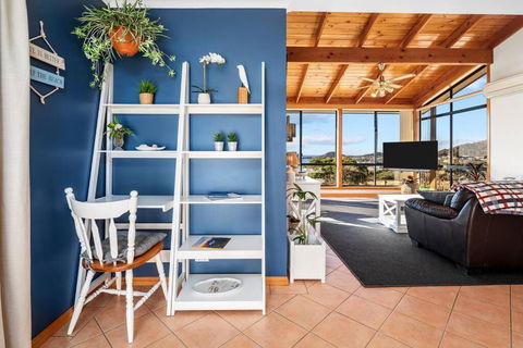 Ocean View Beach House - Perth Resorts 3