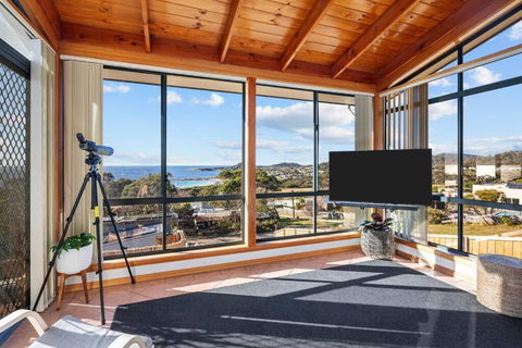 Ocean View Beach House - Perth Resorts 1