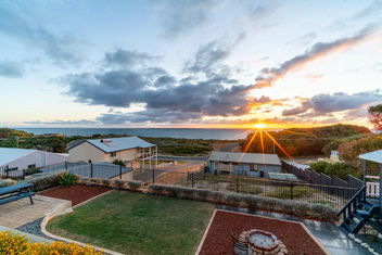 Ocean View Retreat - Best View In Town with Accommodation Perth