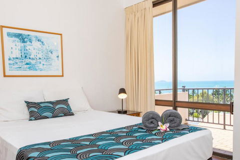 OCEAN VIEWS 10 - Perth Resorts 3