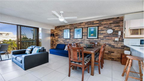 Oceanic Unit 4 Kings Beach QLD - Perth Resorts 3