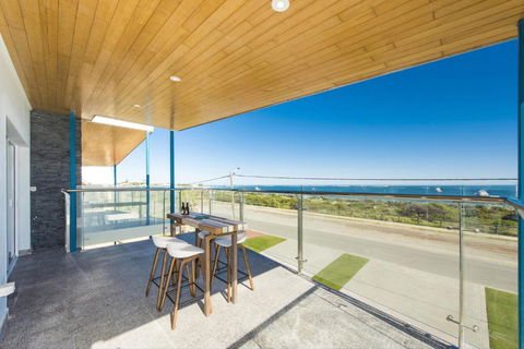Oceans View - Luxury Apartment With Ocean Views - Accommodation Perth 2