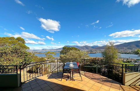 Oceanview Chic Villa 20 Min To CBD - Perth Resorts 0
