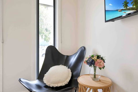 OG Spa Retreat- 3 Bedroom, Spa, Central, Aircon - Accommodation Perth 3