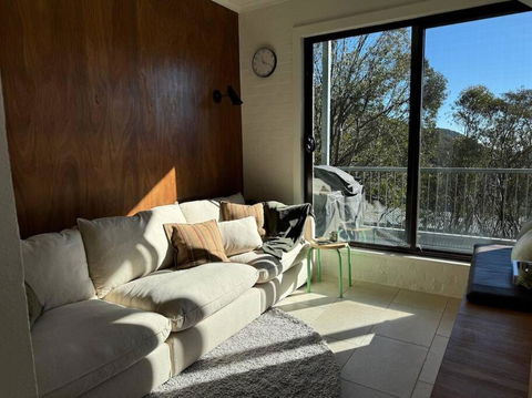 One Cedarwood - Petite Challet Falls Creek - Accommodation Perth 2