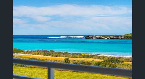 Ospreys View - Relaxed Coastal Vibe - Accommodation Perth 2