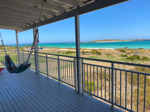 Ospreys View - Relaxed Coastal Vibe - Accommodation Perth 1