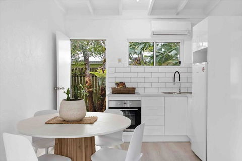 PA2 Stunning Sunshine Beach Apt Pets Welcome - Accommodation Perth 2