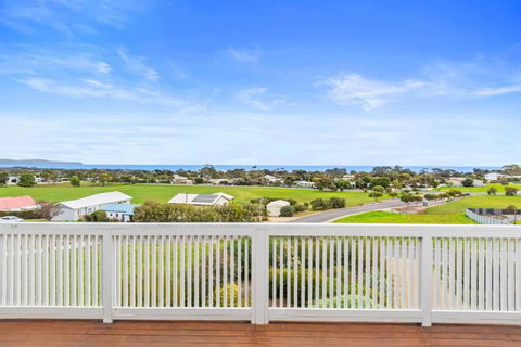 One Merino Panoramic Beach House Modern Sleeps 10 - Perth Resorts 3