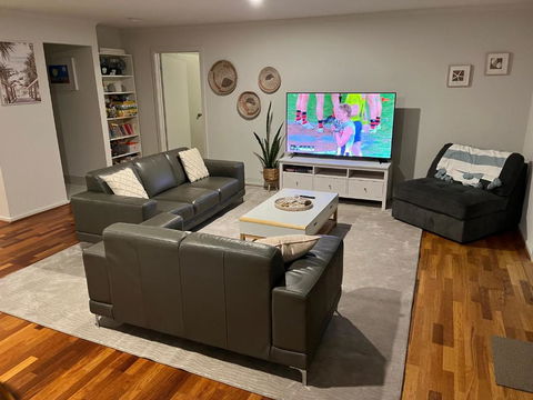 One Merino Panoramic Beach House Modern Sleeps 10 - Perth Resorts 1