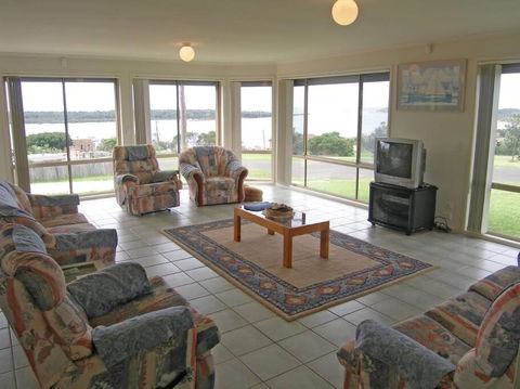ORSO1O - Water View House - Accommodation Perth 1