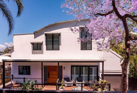 PACIFIC Stunning Coastal Home The Perfect Family Getaway - Accommodation Perth 0