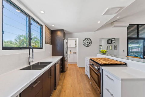 PACIFIC Stunning Coastal Home The Perfect Family Getaway - Accommodation Perth 2