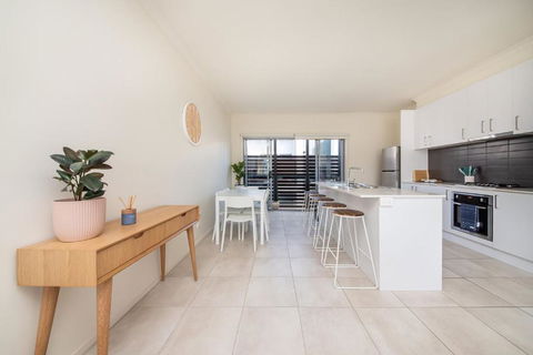 Page Seven By Property Mums - Accommodation Perth 1