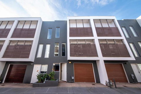 Page Seven By Property Mums - Accommodation Perth 3