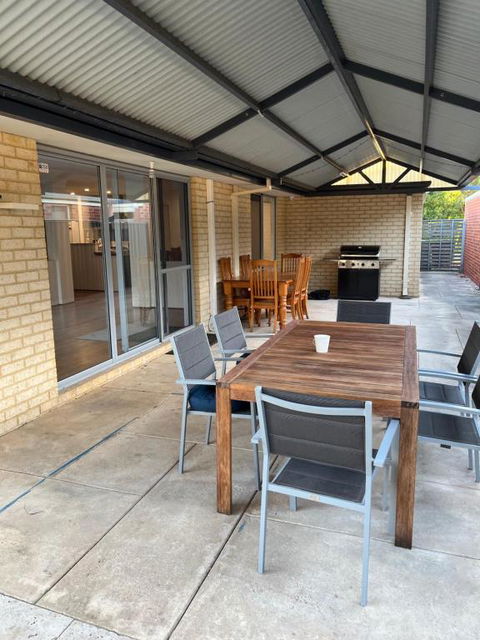Parkside Pool Home In Aubin Grove - Accommodation Perth 3