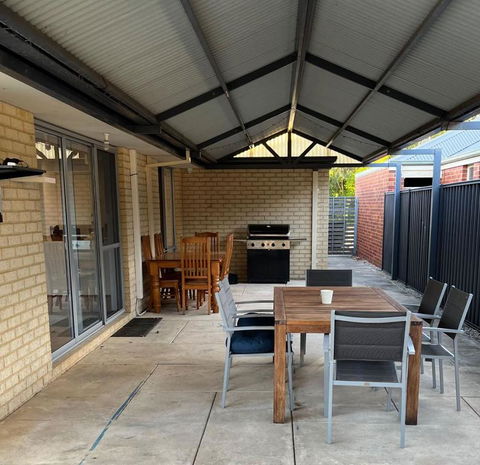 Parkside Pool Home In Aubin Grove - Accommodation Perth 2