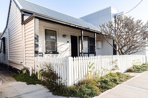 Pattys Cottage - Pet Friendly Home In Merewether - Accommodation Perth 1