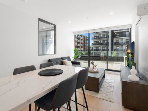 Peaceful 1-Bed Unit With A Spacious Balcony - Accommodation Perth 3