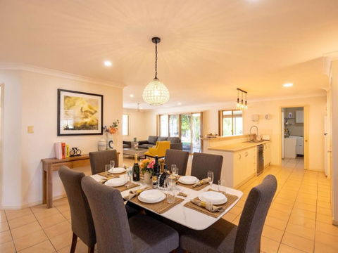 Peaceful 4B2B Sweet Home W Backyard At Springfield - Perth Resorts 0