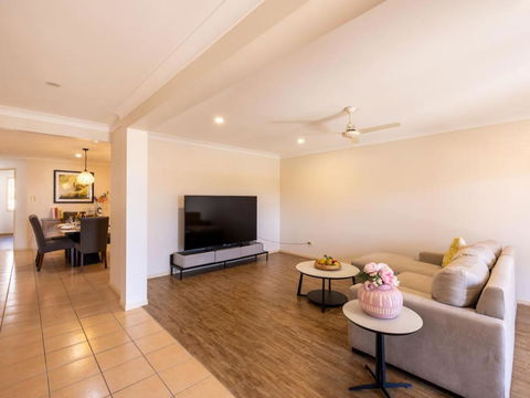 Peaceful 4B2B Sweet Home W Backyard At Springfield - Perth Resorts 2