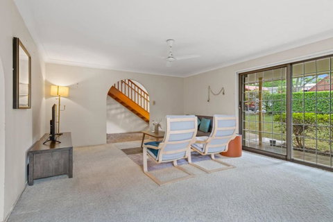 Peaceful 4BR At Sunnybank CBD With 2Parking Yard And Mall - Perth Resorts 2